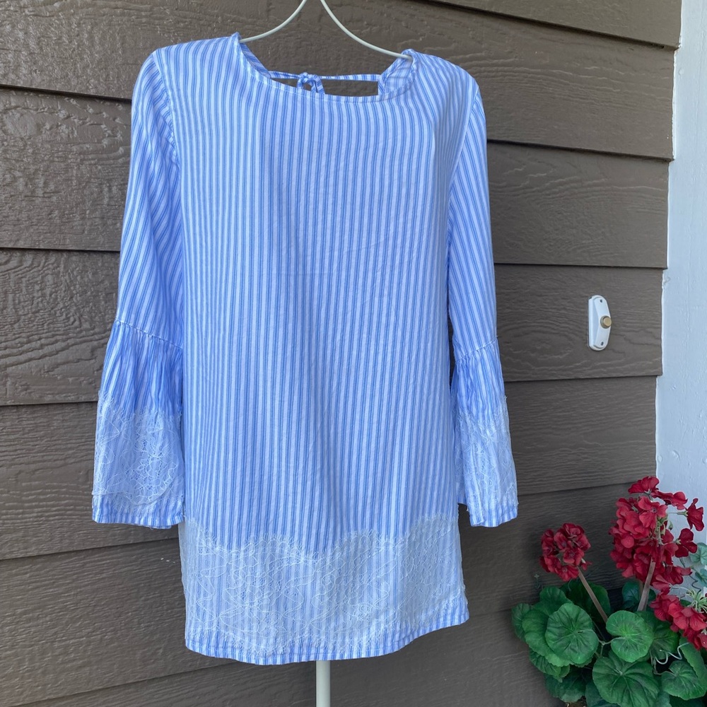 Blue Rair Blue + White Tie Back Lace Top Size M